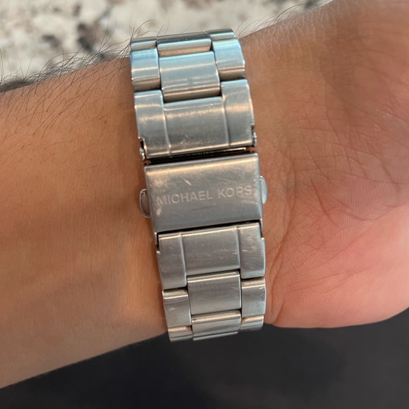 Michael Kors Men’s Chronograph Silver-Tone Stainless Steel Bracelet Watch - Picture 2 of 7